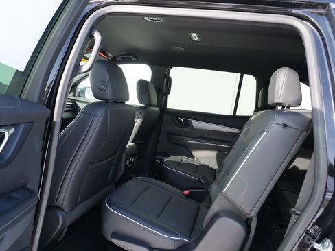 Used 2025 Buick Enclave Preferred image 18