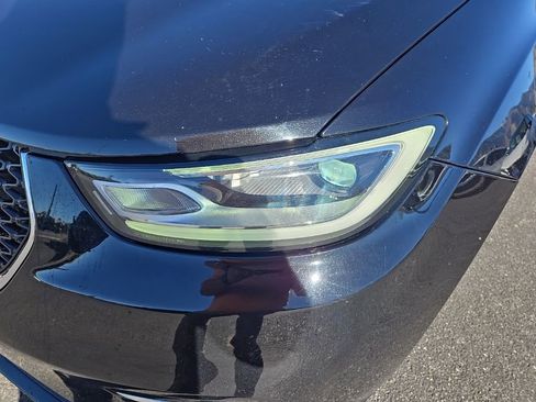 Used 2024 Chrysler Pacifica Touring-L image 34