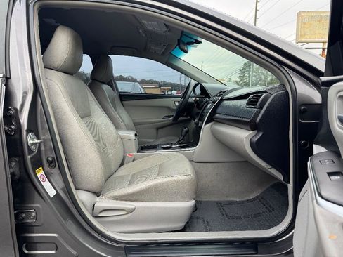 Used 2015 Toyota Camry LE image 18