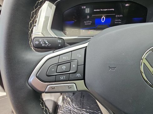 Used 2023 Volkswagen Tiguan SE w/ Panoramic Sunroof Package FWD image 16