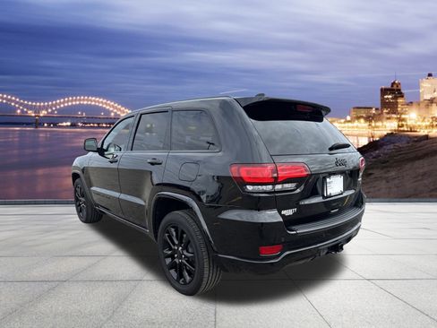 Certified 2022 Jeep Grand Cherokee Laredo X image 3