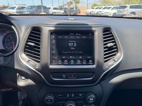 Used 2019 Jeep Cherokee Trailhawk w/ Cold Weather Group AWD/4WD image 12