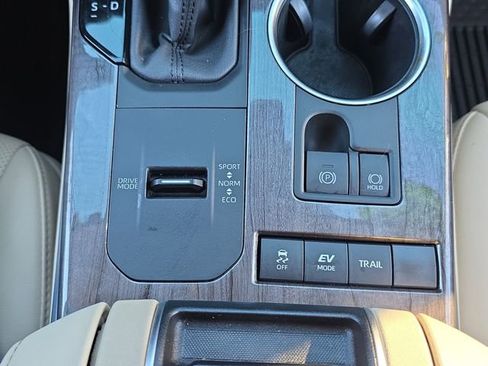 Used 2021 Toyota Highlander Platinum image 29