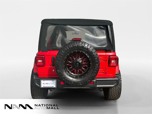 Used 2018 Jeep Wrangler Unlimited Sahara image 4