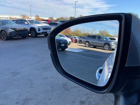 Used 2025 Nissan Pathfinder SV image 20