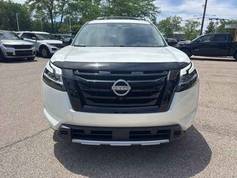 Used 2024 Nissan Pathfinder SL w/ SL Premium Package AWD/4WD image 8