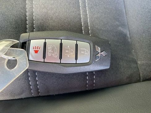 Used 2023 Mitsubishi Outlander SE Black Edition image 27