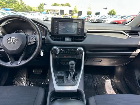 Used 2019 Toyota RAV4 LE FWD image 13