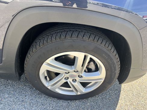 Used 2018 GMC Terrain SLE w/ Driver Convenience Package AWD/4WD image 9