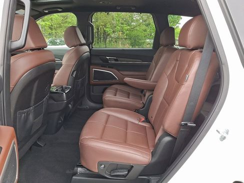 Used 2023 Kia Telluride EX w/ EX Captain's Chair Package FWD image 10