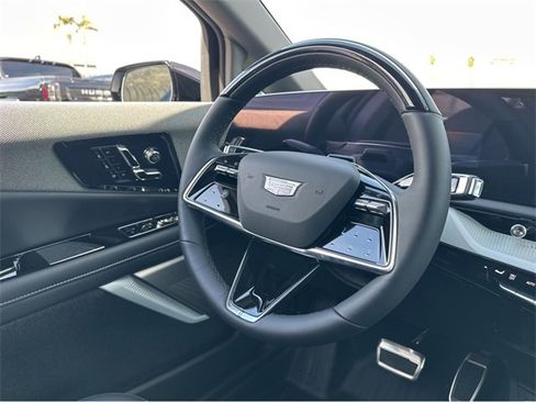 New 2026 Cadillac Optiq Luxury 2 image 8