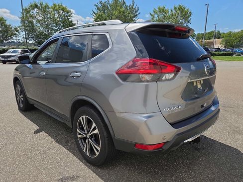 Used 2019 Nissan Rogue SV w/ Sun & Sound Touring Package AWD/4WD image 4