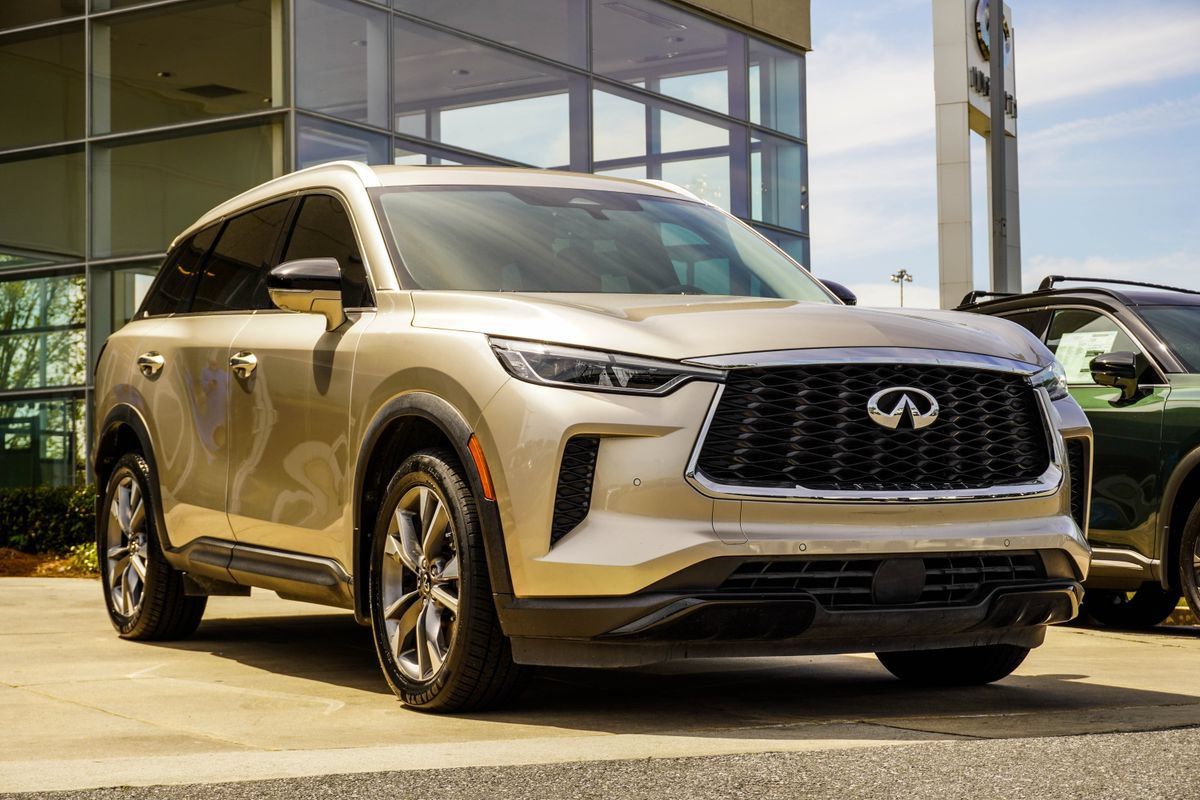 Certified 2023 INFINITI QX60 Luxe w/ Cargo Package AWD/4WD image 8