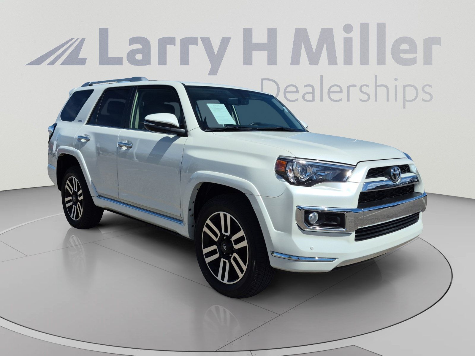 Used 2018 Toyota 4Runner Limited w/ Preferred Accessory Package AWD/4WD image 7