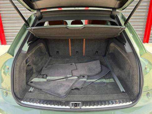 Used 2022 Bentley Bentayga AWD/4WD image 44