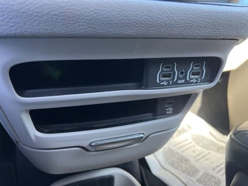 Used 2022 Chrysler Pacifica Touring-L w/ Uconnect Theater Family Group FWD image 35