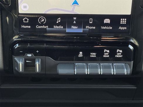 Used 2024 RAM 2500 Big Horn w/ Safety Group image 19