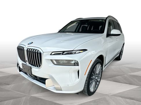 Used 2024 BMW X7 xDrive40i w/ Premium Package AWD/4WD image 4