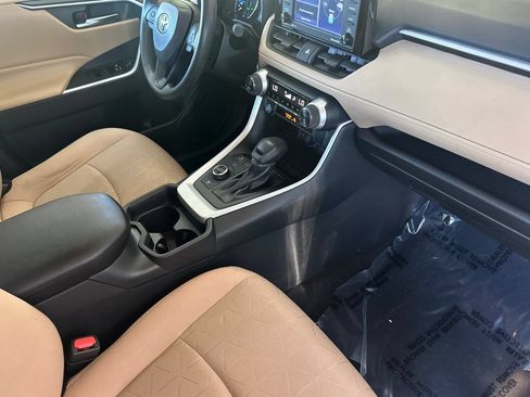 Certified 2021 Toyota RAV4 XLE AWD/4WD image 20