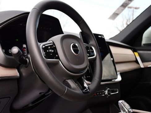 New 2026 Volvo XC90 B6 Plus w/ Protection Package Premier AWD/4WD image 12