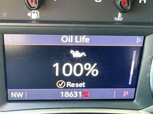 Used 2023 GMC Terrain SLT w/ Elevation Edition image 10