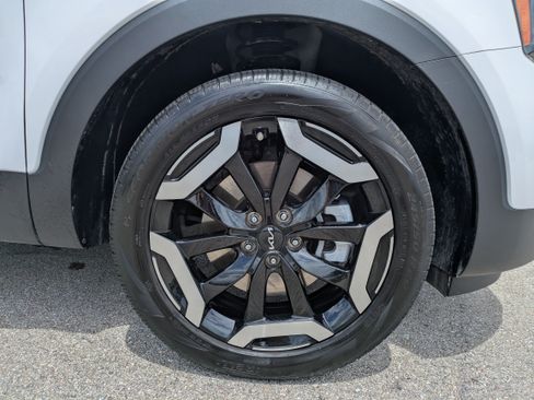 Used 2024 Kia Telluride EX w/ EX Captain's Chair Package FWD image 11