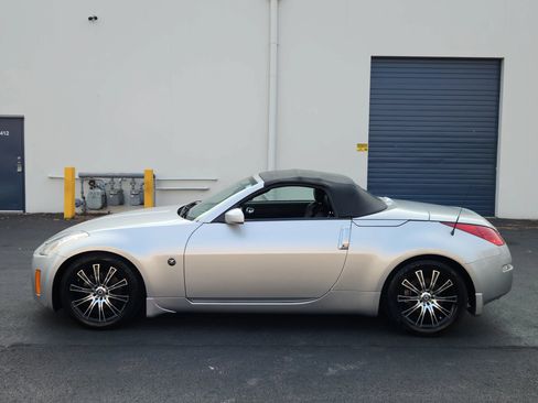 Used 2005 Nissan 350Z Touring RWD image 2