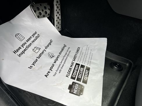 Used 2025 Toyota Camry SE w/ Convenience Package image 17