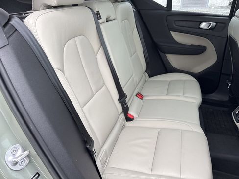 Used 2023 Volvo XC40 B5 Plus w/ Protection Package Premier image 40