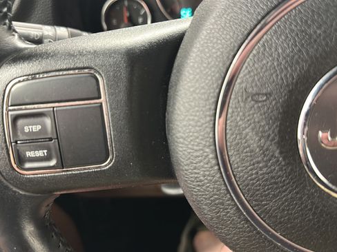 Used 2013 Jeep Wrangler Unlimited Sahara AWD/4WD image 19