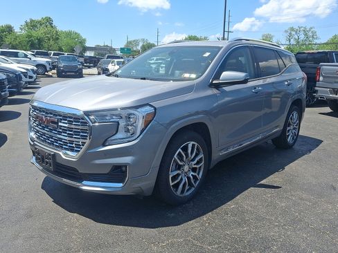 Used 2023 GMC Terrain Denali w/ Denali Premium Package AWD/4WD image 3