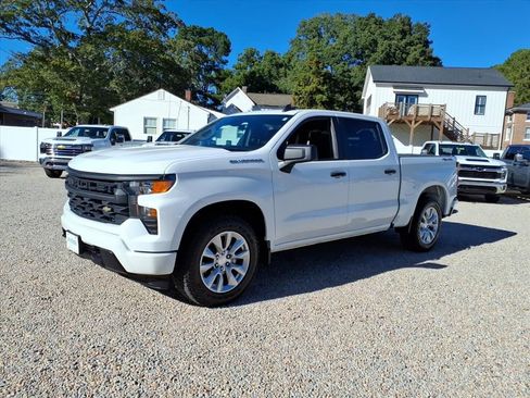 Used 2022 Chevrolet Silverado 1500 Custom image 3