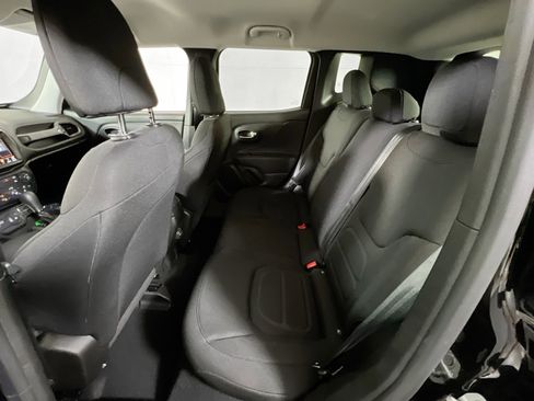 Used 2022 Jeep Renegade Latitude image 24