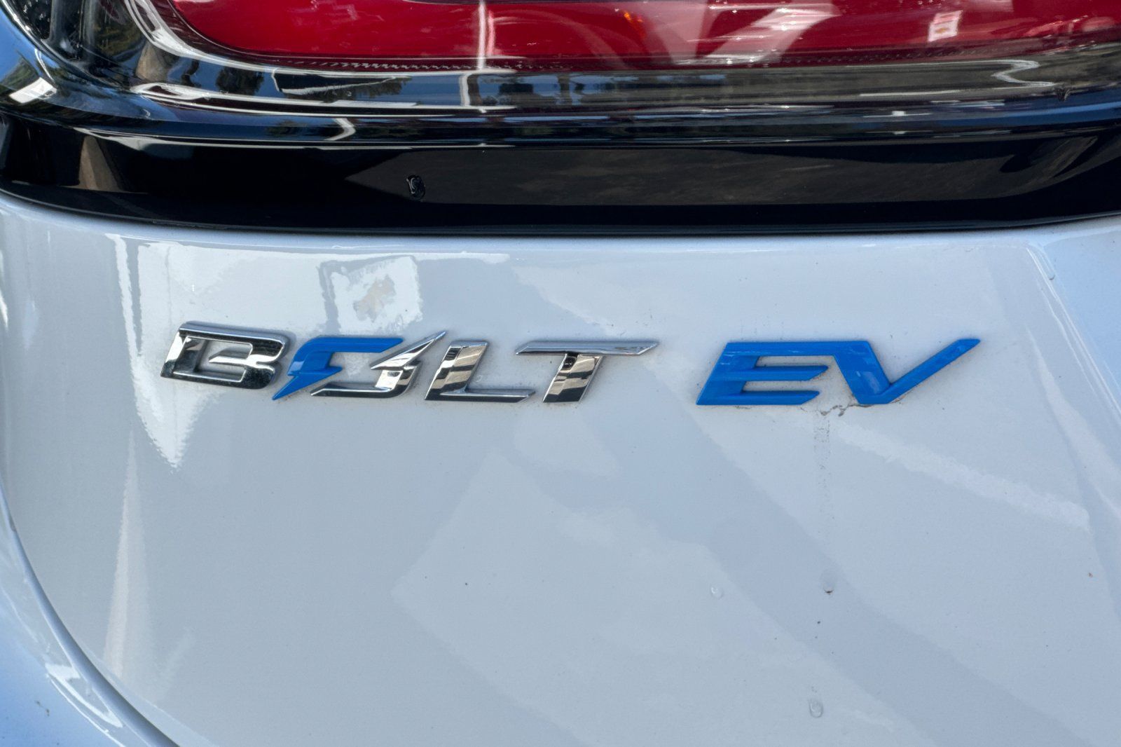 Used 2023 Chevrolet Bolt LT w/ Infotainment Package FWD image 47