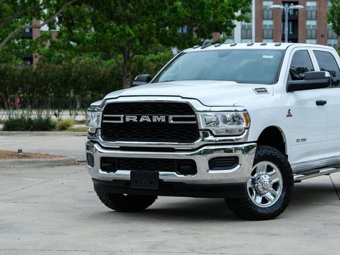 Used 2020 RAM 2500 Tradesman w/ Chrome Appearance Group image 8