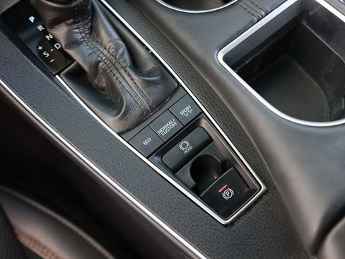 Used 2019 Toyota Avalon Touring FWD image 40