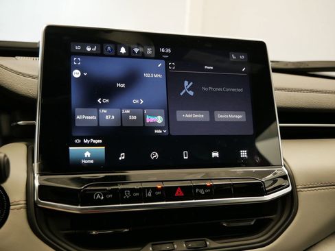 New 2025 Jeep Compass Limited image 31