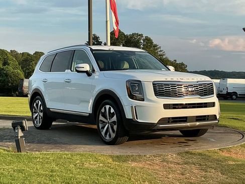 Used 2020 Kia Telluride S w/ S 8 Passenger Seating Package FWD image 1