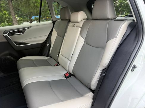 Used 2020 Toyota RAV4 XLE FWD image 40