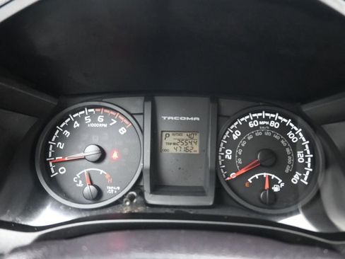 Used 2016 Toyota Tacoma SR w/ SR Convenience Package image 14