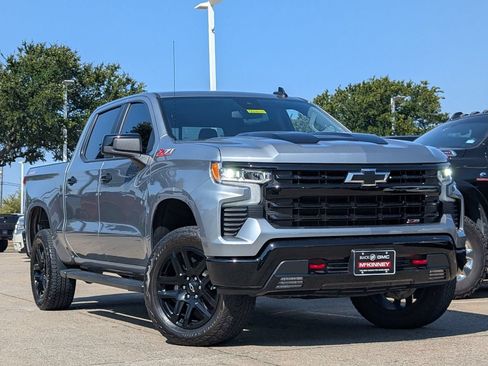 Used 2025 Chevrolet Silverado 1500 LT Trail Boss w/ Convenience Package II AWD/4WD image 2