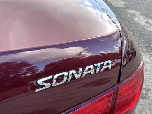 Used 2010 Hyundai Sonata GLS FWD image 11