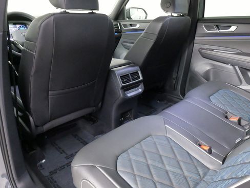 Used 2025 Volkswagen Atlas Cross Sport SEL Premium R-Line image 24