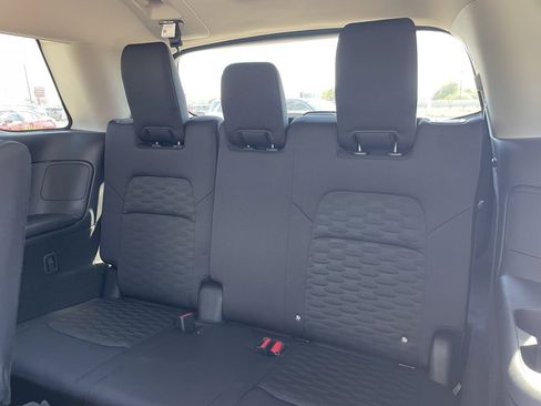 Certified 2025 Nissan Pathfinder SV w/ Black Appearance Package image 18