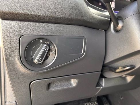 Used 2024 Volkswagen Tiguan SE image 26