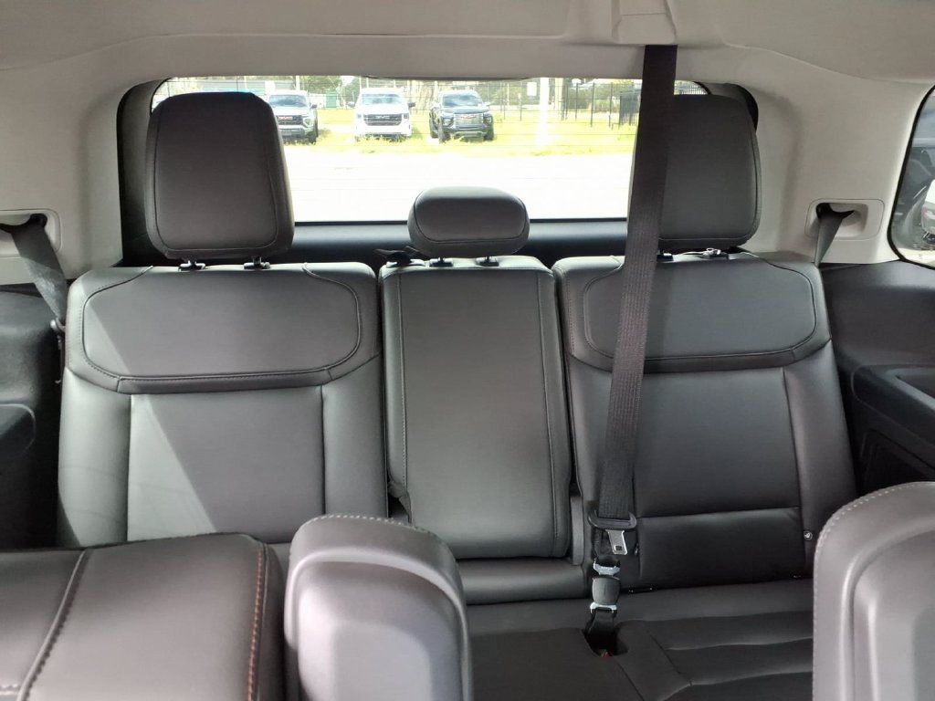 Used 2025 Ford Expedition Active RWD image 17
