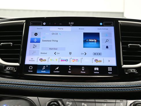 Used 2021 Chrysler Pacifica Touring-L FWD image 33