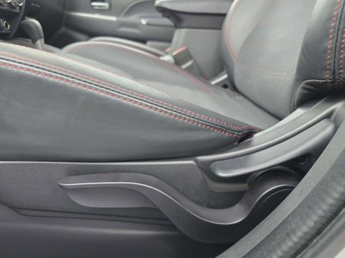 Used 2025 Mitsubishi Outlander Sport SE image 12