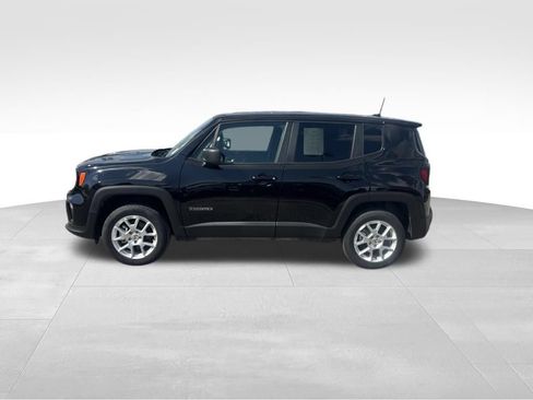 Used 2023 Jeep Renegade Latitude AWD/4WD image 3