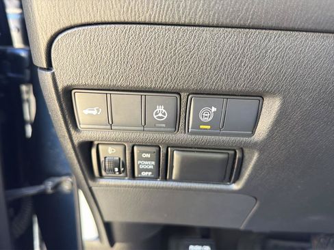 Used 2018 Nissan Armada Platinum RWD image 17